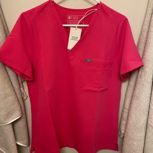 Figs Catarina Woman’s Medium (M) Scrub Top- Shocking Pink NWT